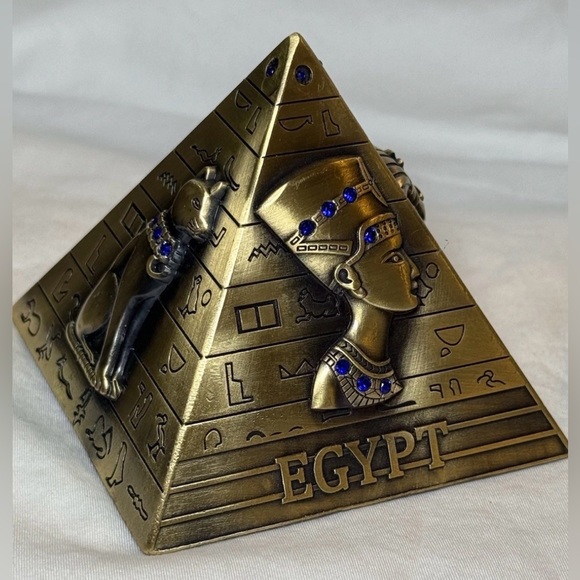Set Of 3 Metal Etched Egyptian Pyramids Paperweight Decor Egypt Pharaohs Cat - Picture 2 of 10